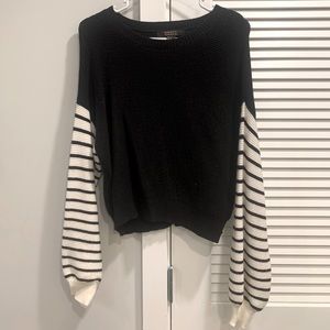 Puffy sleeved sweater